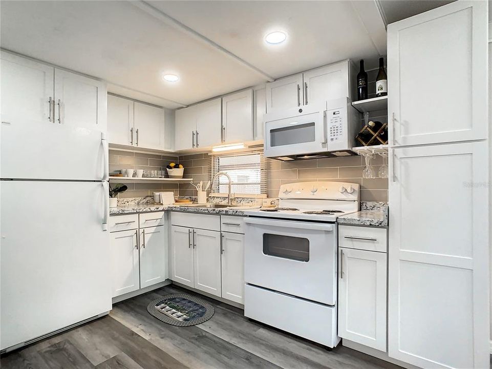 Active With Contract: $85,000 (2 beds, 1 baths, 680 Square Feet)
