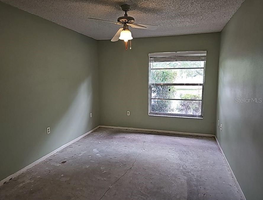 Active With Contract: $105,000 (2 beds, 1 baths, 825 Square Feet)