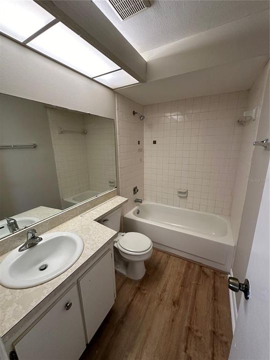 最近租的: $1,995 (3 贝兹, 2 浴室, 1259 平方英尺)