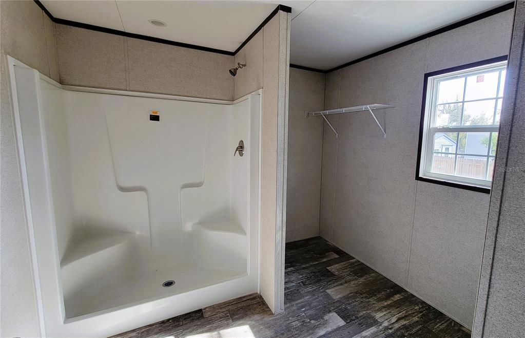 合同活跃: $225,000 (3 贝兹, 2 浴室, 1494 平方英尺)