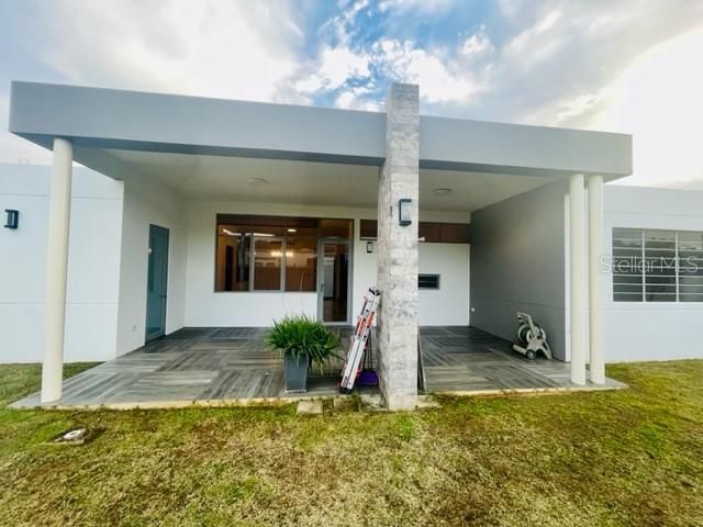 Vendido Recientemente: $689,000 (4 camas, 3 baños, 1850 Pies cuadrados)