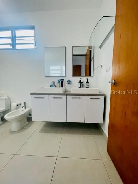 Vendido Recientemente: $689,000 (4 camas, 3 baños, 1850 Pies cuadrados)