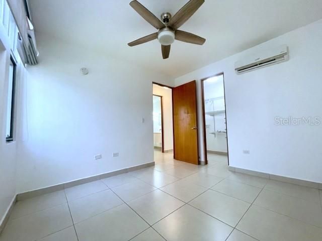 Vendido Recientemente: $689,000 (4 camas, 3 baños, 1850 Pies cuadrados)