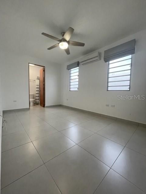 Vendido Recientemente: $689,000 (4 camas, 3 baños, 1850 Pies cuadrados)