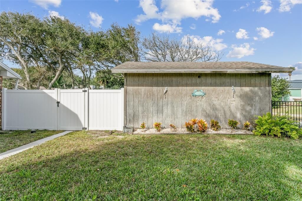 Active With Contract: $542,000 (3 beds, 2 baths, 1668 Square Feet)