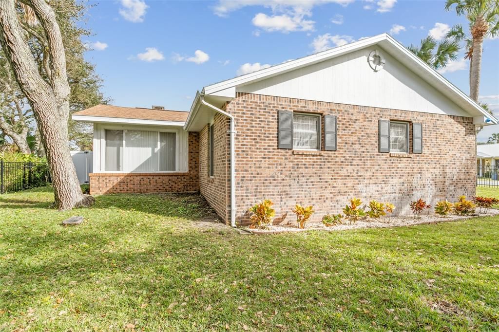 Active With Contract: $542,000 (3 beds, 2 baths, 1668 Square Feet)