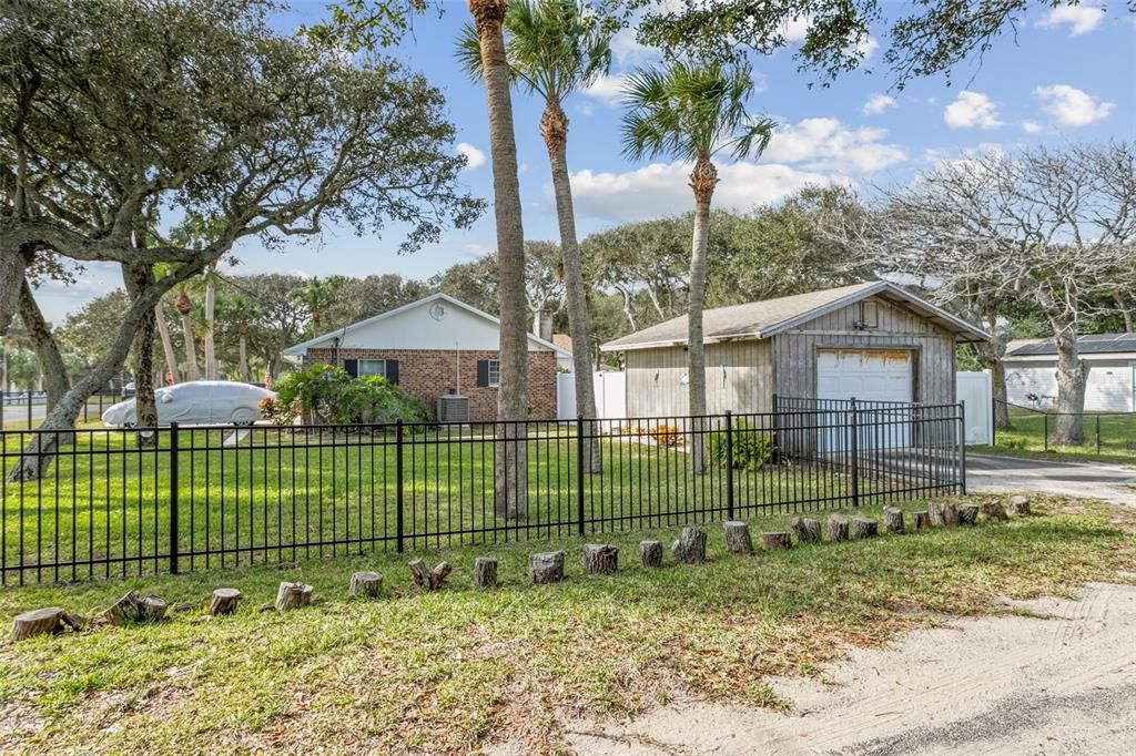 Active With Contract: $542,000 (3 beds, 2 baths, 1668 Square Feet)