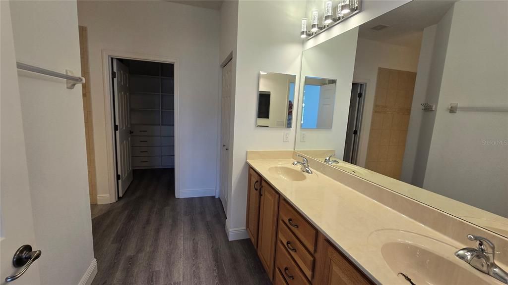 Active With Contract: $1,890 (2 beds, 2 baths, 1729 Square Feet)