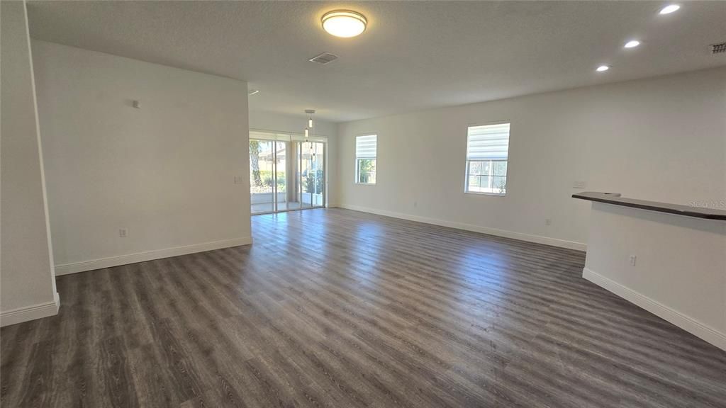 Active With Contract: $1,890 (2 beds, 2 baths, 1729 Square Feet)