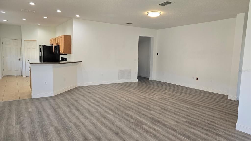Active With Contract: $1,890 (2 beds, 2 baths, 1729 Square Feet)
