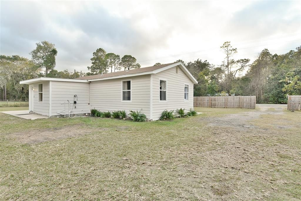 Recently Sold: $284,900 (3 beds, 1 baths, 1160 Square Feet)