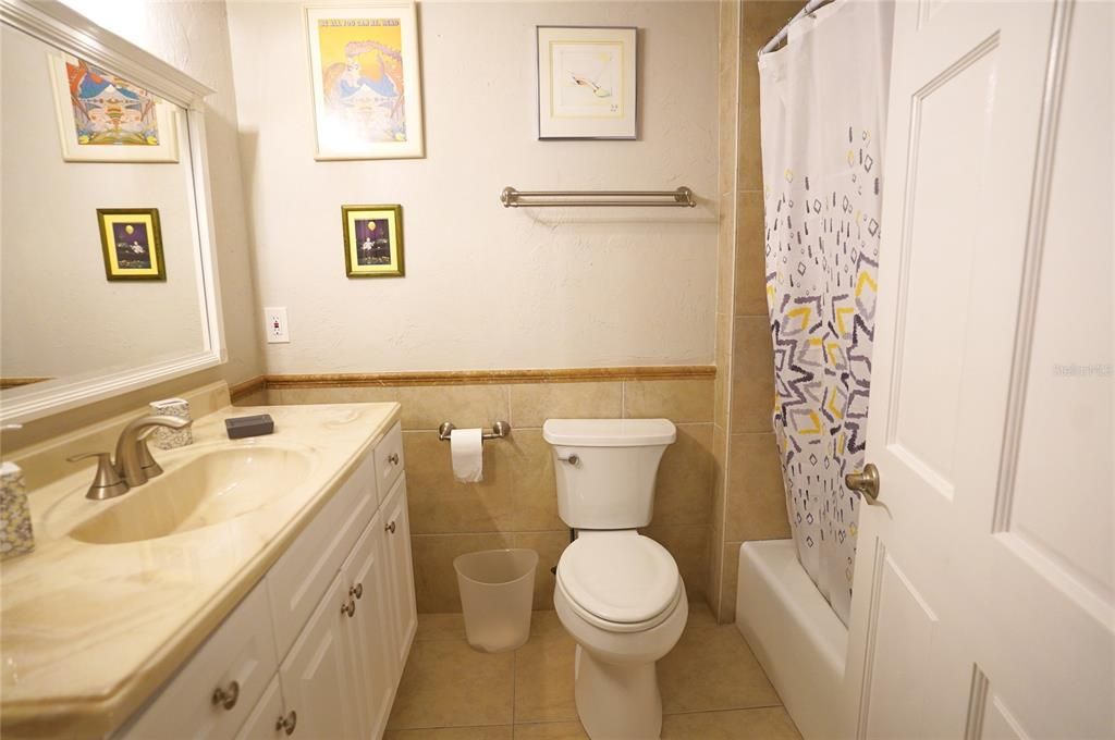 2nd level bathroom (4)
