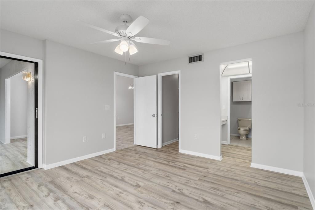 Master suite with en suite bath and walk in closet