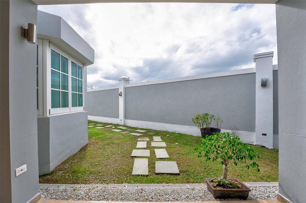 Vendido Recientemente: $1,450,000 (5 camas, 4 baños, 3326 Pies cuadrados)