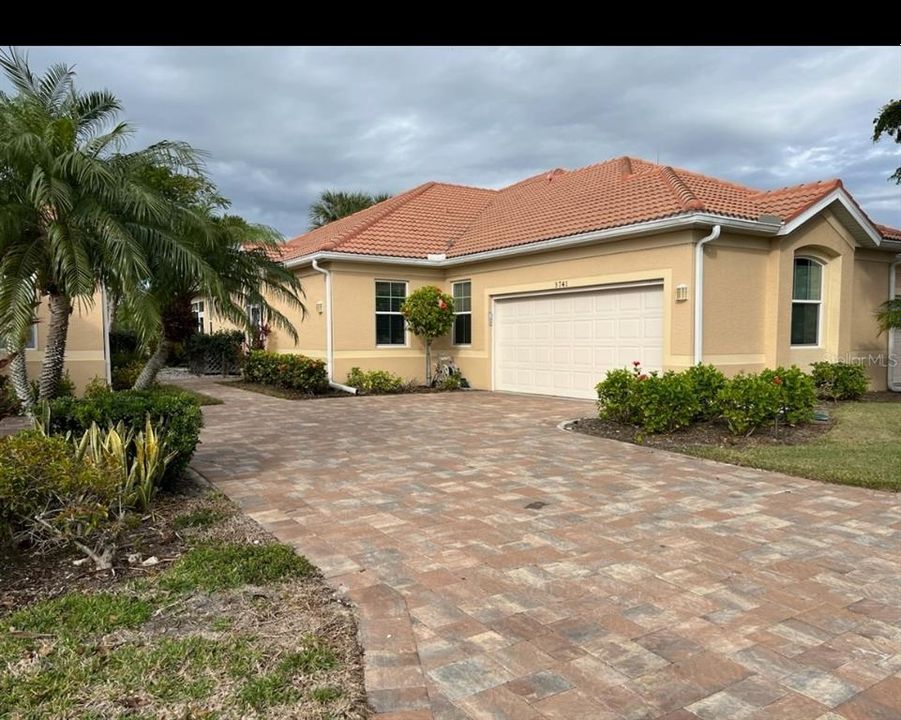 Recently Sold: $365,500 (2 beds, 2 baths, 1228 Square Feet)