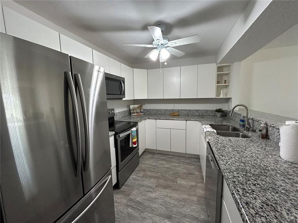 For Sale: $343,000 (2 beds, 2 baths, 1400 Square Feet)