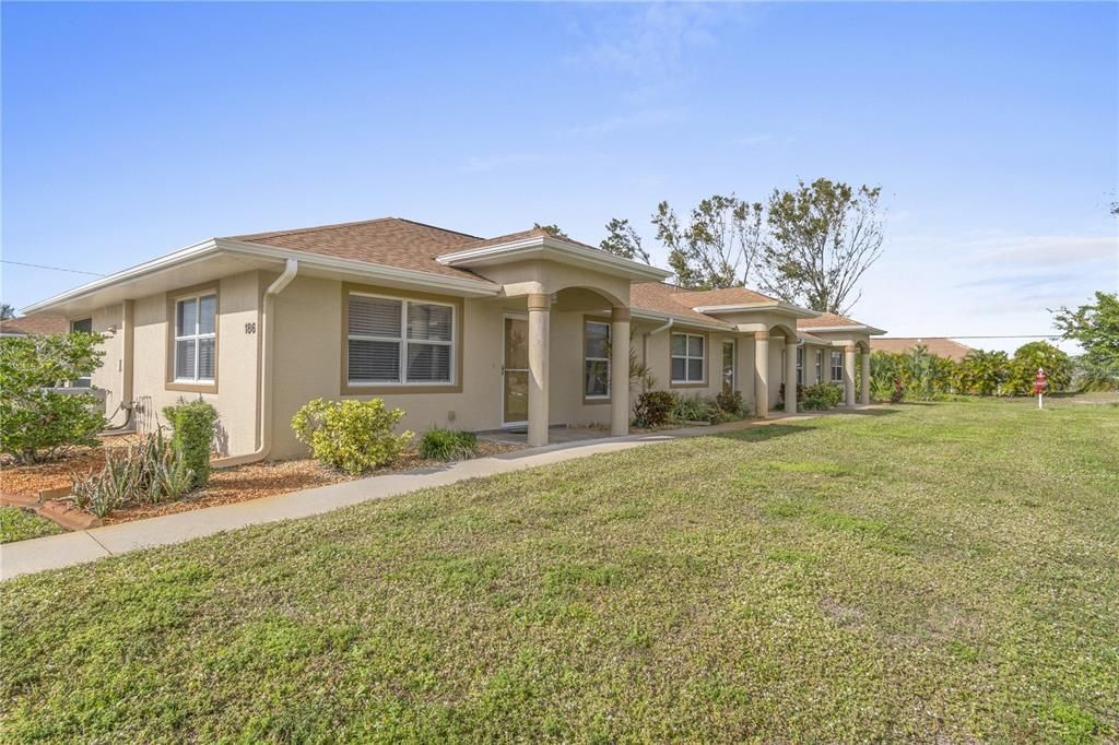 Recently Sold: $229,000 (2 beds, 2 baths, 874 Square Feet)