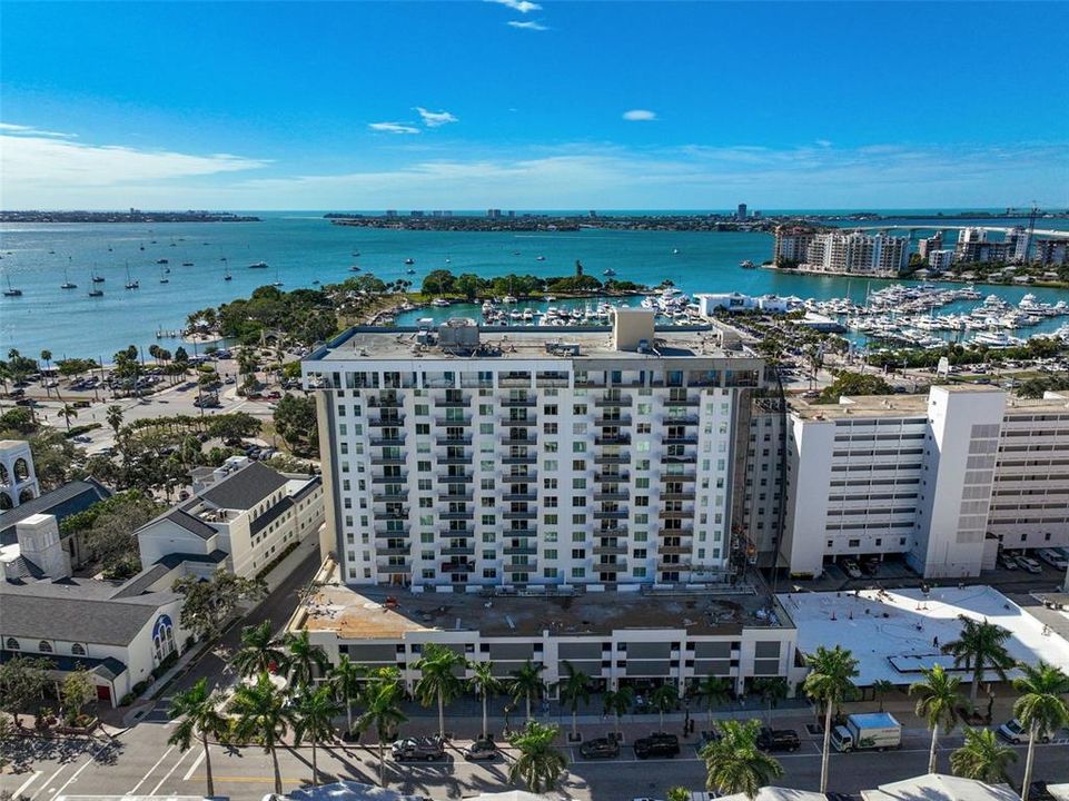 Recently Sold: $550,000 (1 beds, 2 baths, 985 Square Feet)
