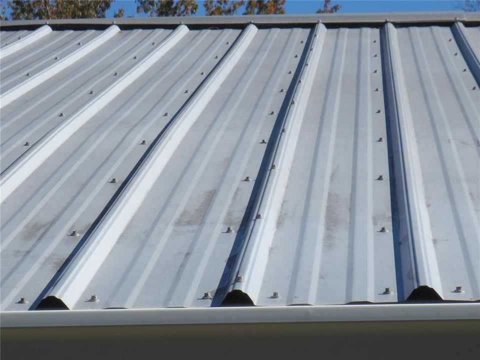 Metal roof with 40 yr warranty