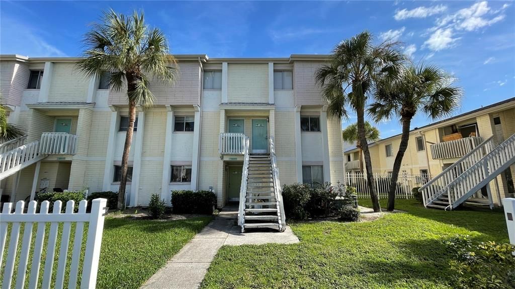 Recently Sold: $165,000 (2 beds, 1 baths, 1164 Square Feet)