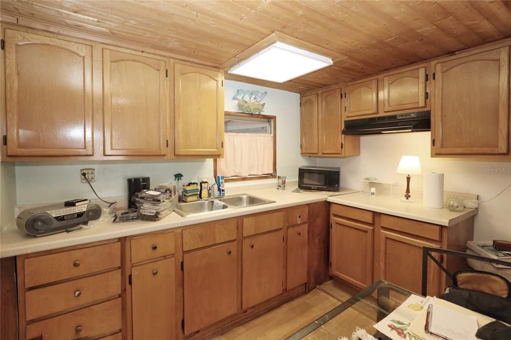 For Sale: $147,000 (2 beds, 2 baths, 792 Square Feet)