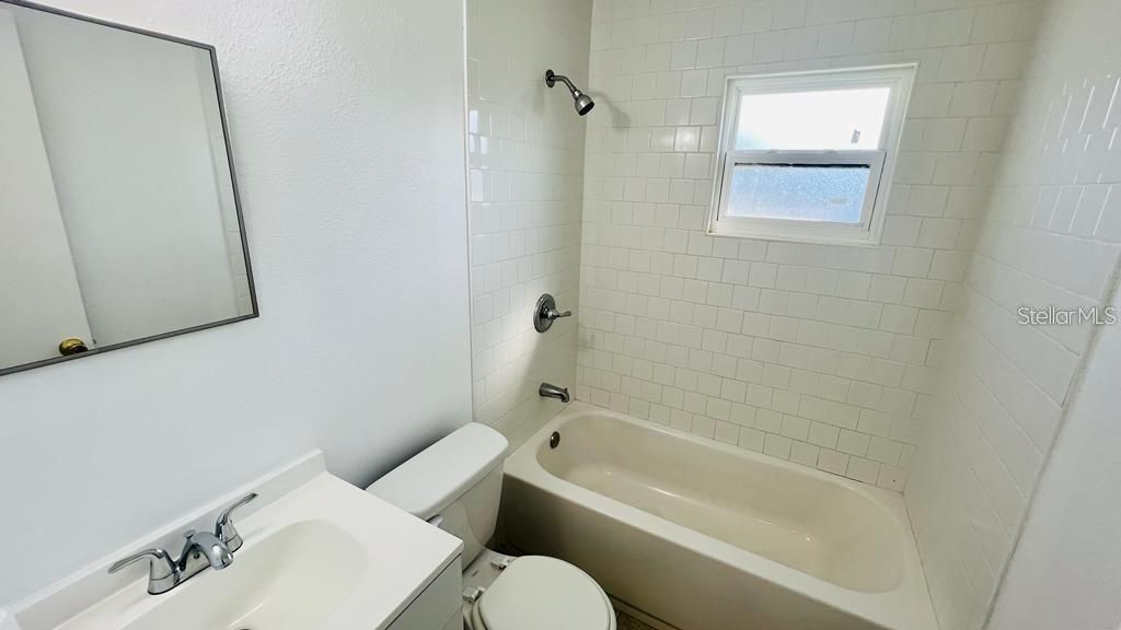 Active With Contract: $1,750 (2 beds, 2 baths, 900 Square Feet)