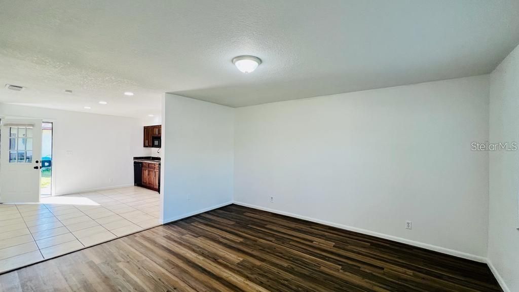 Active With Contract: $1,750 (2 beds, 2 baths, 900 Square Feet)