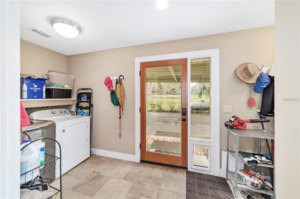 Recently Sold: $2,099,000 (3 beds, 2 baths, 1924 Square Feet)