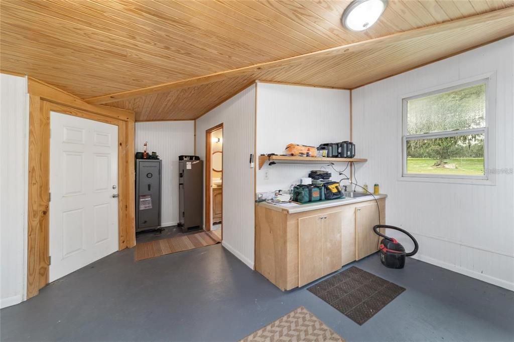 Recently Sold: $2,099,000 (3 beds, 2 baths, 1924 Square Feet)