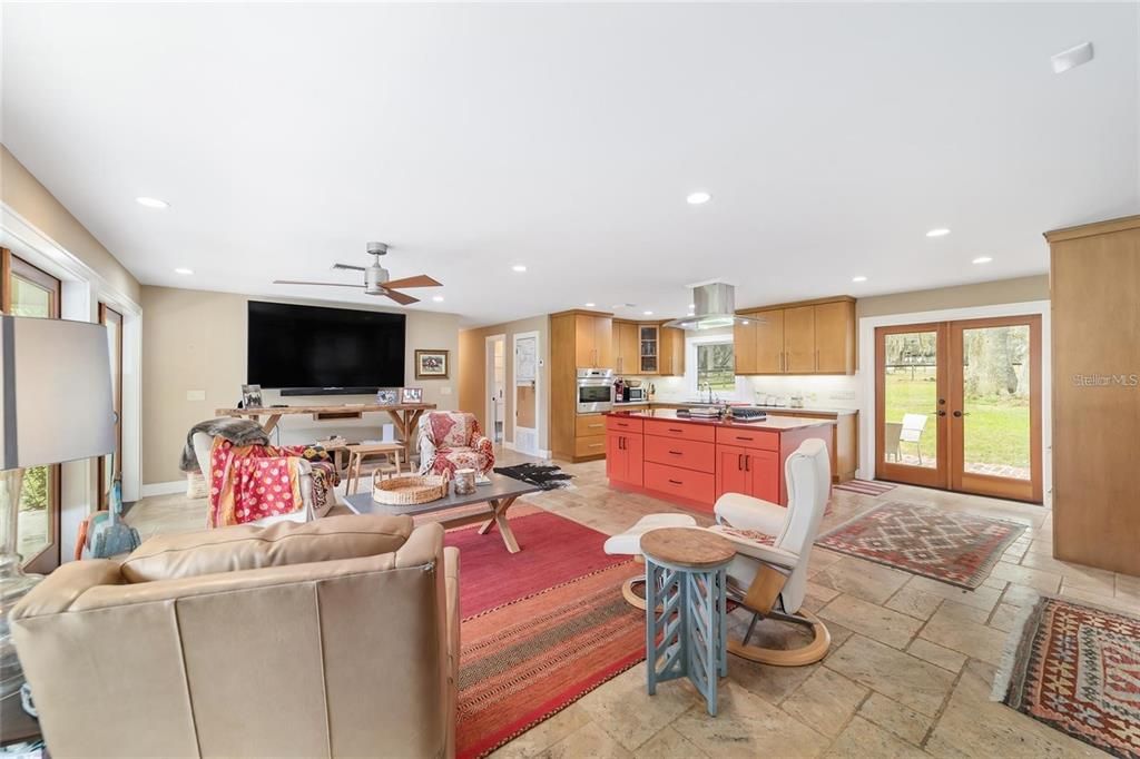 Recently Sold: $2,099,000 (3 beds, 2 baths, 1924 Square Feet)