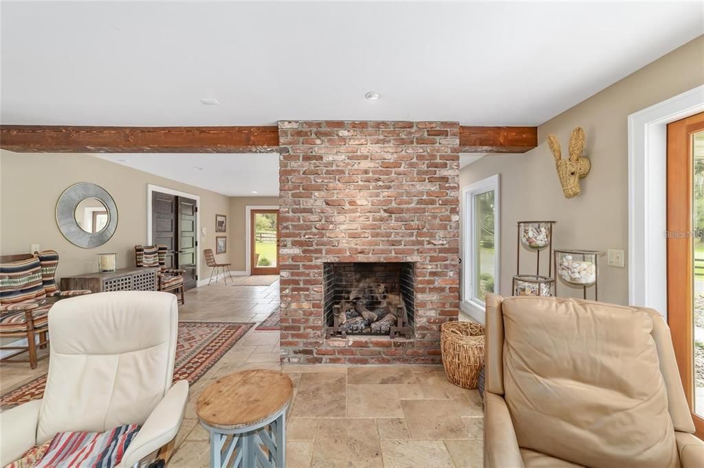 Recently Sold: $2,099,000 (3 beds, 2 baths, 1924 Square Feet)