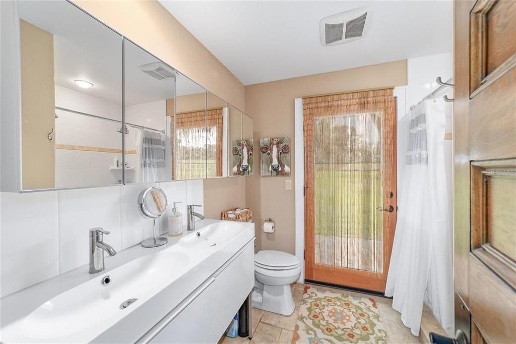 Recently Sold: $2,099,000 (3 beds, 2 baths, 1924 Square Feet)