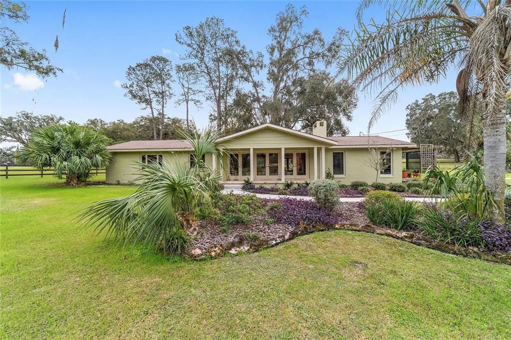 Recently Sold: $2,099,000 (3 beds, 2 baths, 1924 Square Feet)