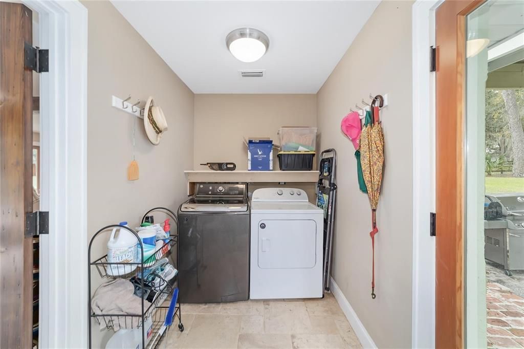 Recently Sold: $2,099,000 (3 beds, 2 baths, 1924 Square Feet)