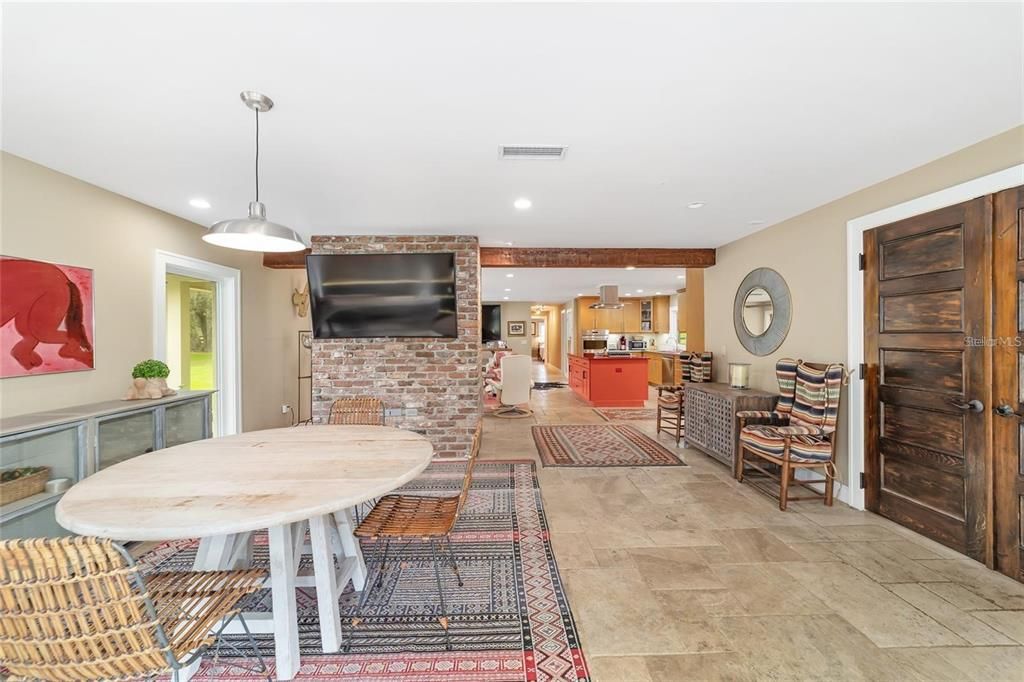 Recently Sold: $2,099,000 (3 beds, 2 baths, 1924 Square Feet)