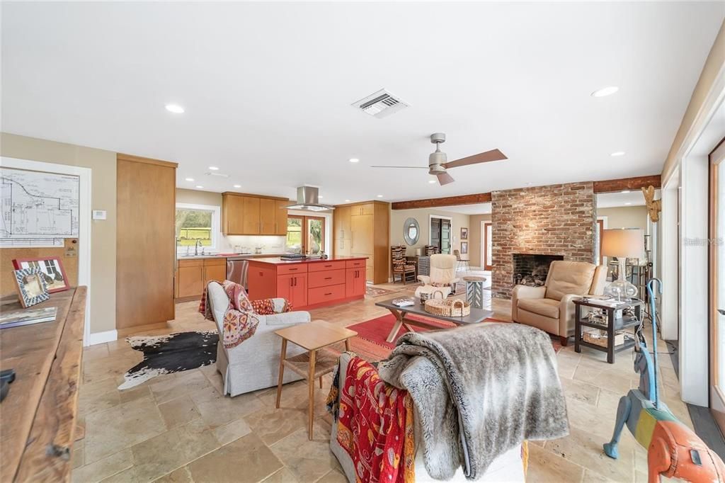 Recently Sold: $2,099,000 (3 beds, 2 baths, 1924 Square Feet)