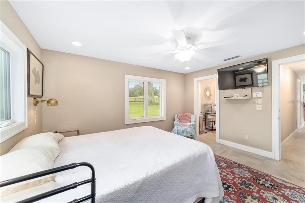 Recently Sold: $2,099,000 (3 beds, 2 baths, 1924 Square Feet)