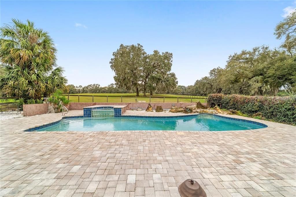 Recently Sold: $2,099,000 (3 beds, 2 baths, 1924 Square Feet)