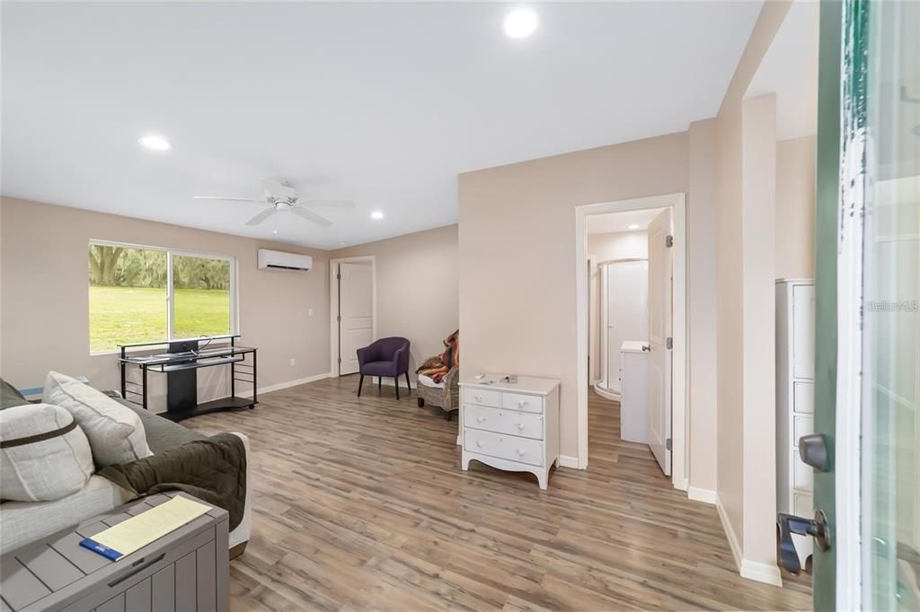 Recently Sold: $2,099,000 (3 beds, 2 baths, 1924 Square Feet)