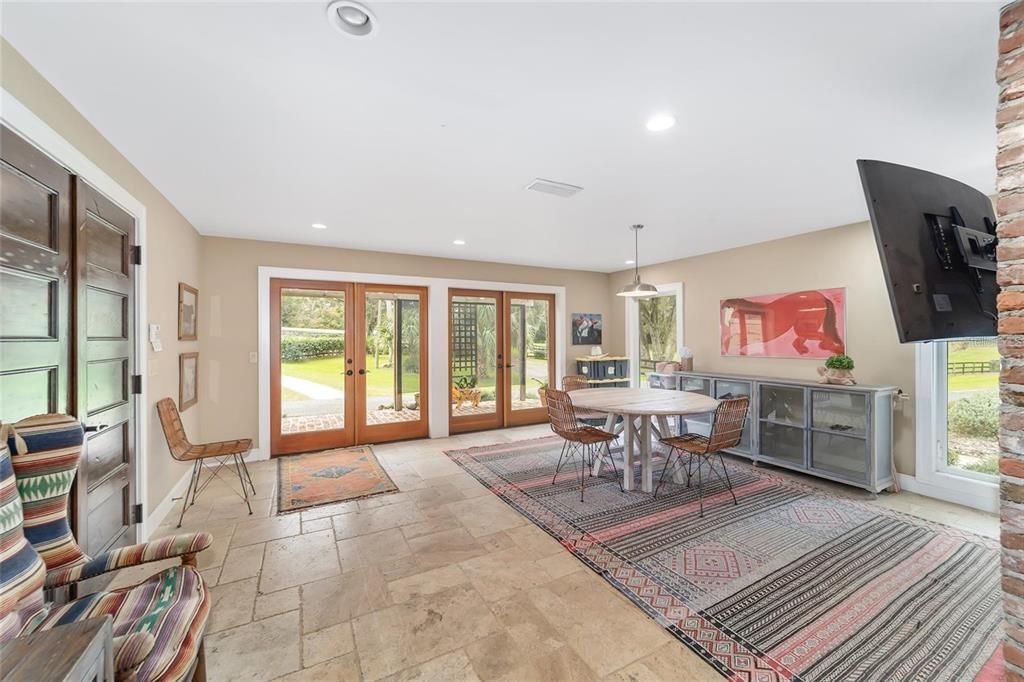 Recently Sold: $2,099,000 (3 beds, 2 baths, 1924 Square Feet)