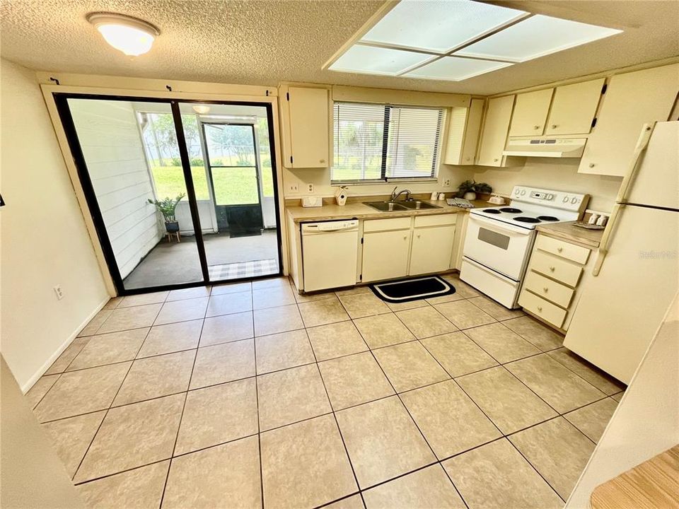 For Sale: $157,000 (2 beds, 1 baths, 960 Square Feet)
