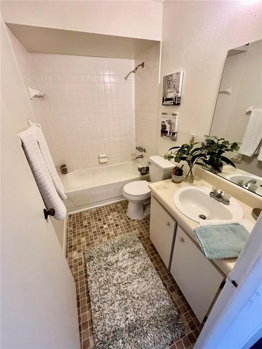 Active With Contract: $155,000 (2 beds, 1 baths, 960 Square Feet)