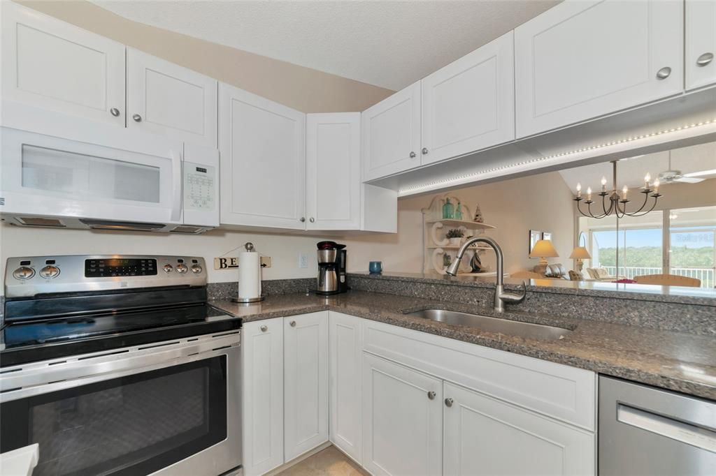 Active With Contract: $379,900 (2 beds, 2 baths, 1069 Square Feet)