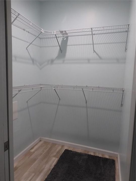 Large walk-in closet in MBR