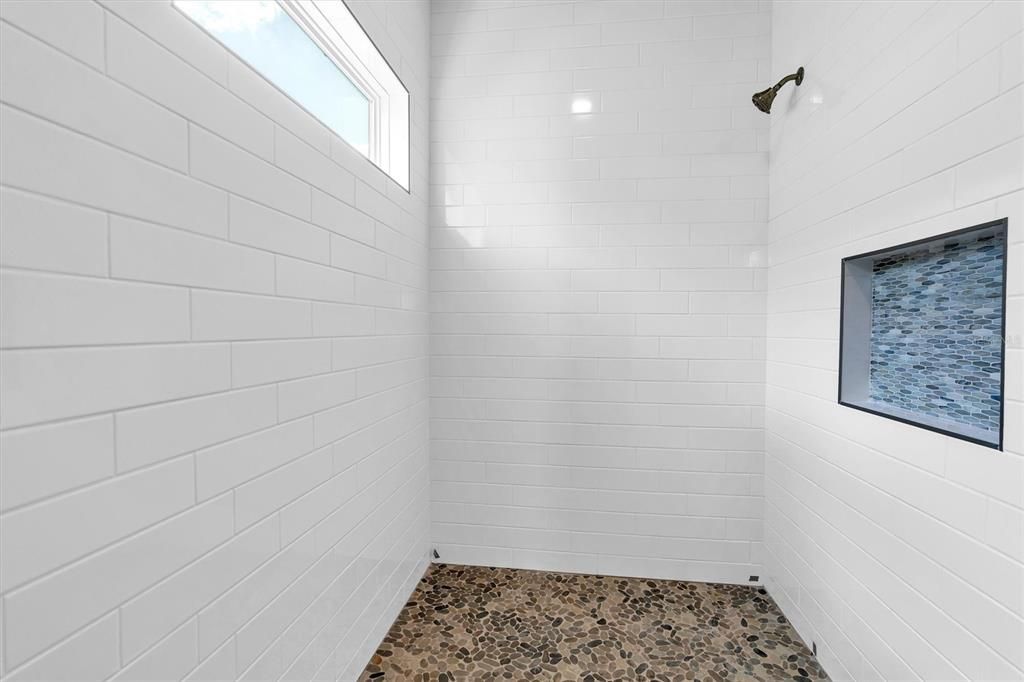 最近售出: $447,000 (4 贝兹, 3 浴室, 1886 平方英尺)
