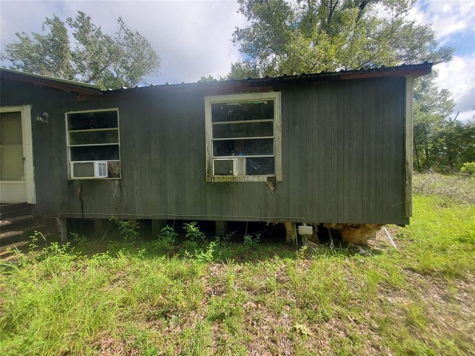 For Sale: $89,000 (3 beds, 2 baths, 1344 Square Feet)