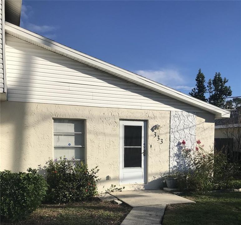 Recently Rented: $1,450 (2 beds, 2 baths, 906 Square Feet)