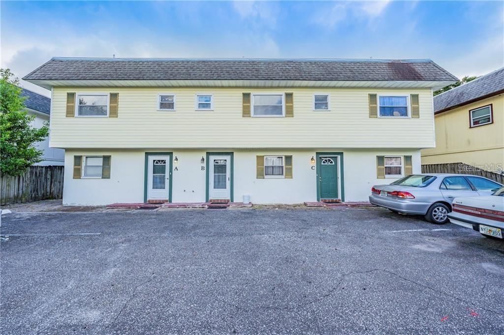 Recently Rented: $2,100 (3 beds, 2 baths, 1500 Square Feet)