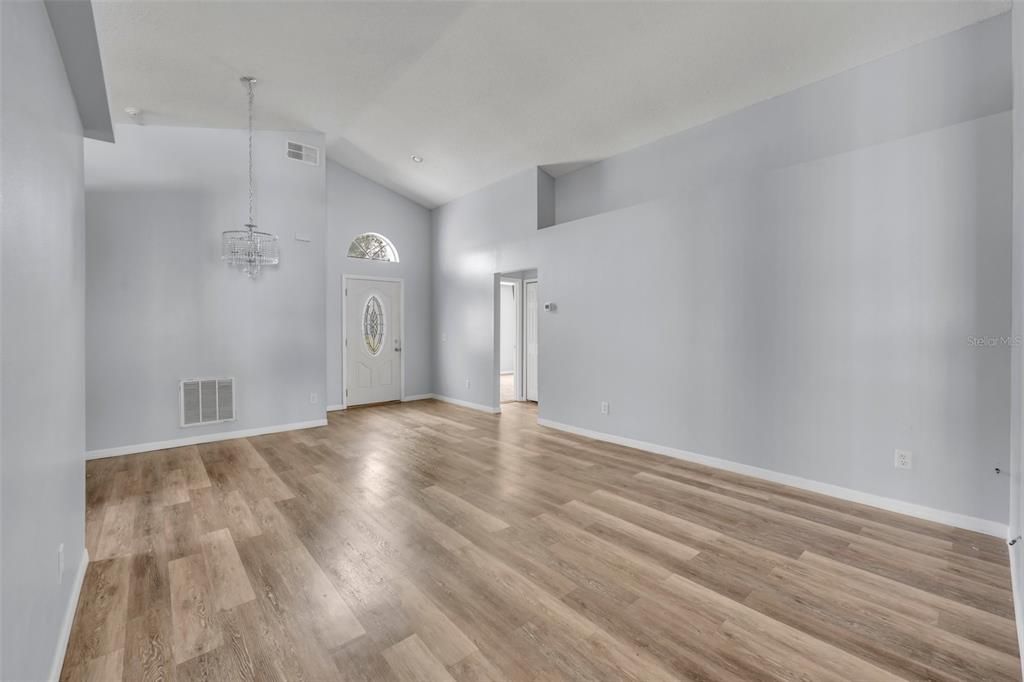 Active With Contract: $2,100 (3 beds, 2 baths, 1484 Square Feet)