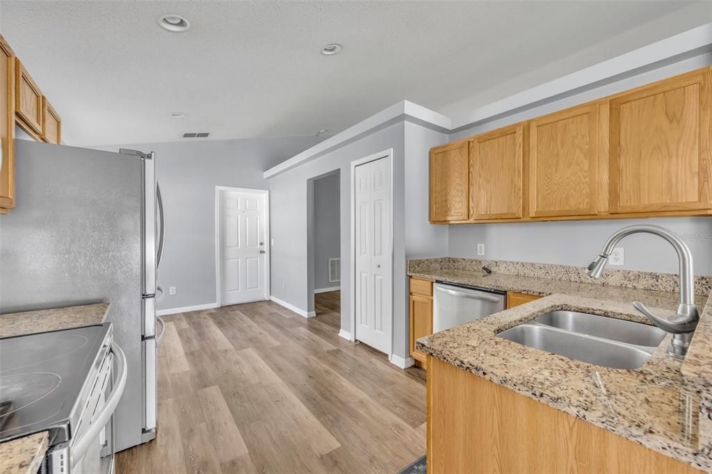 Active With Contract: $2,100 (3 beds, 2 baths, 1484 Square Feet)